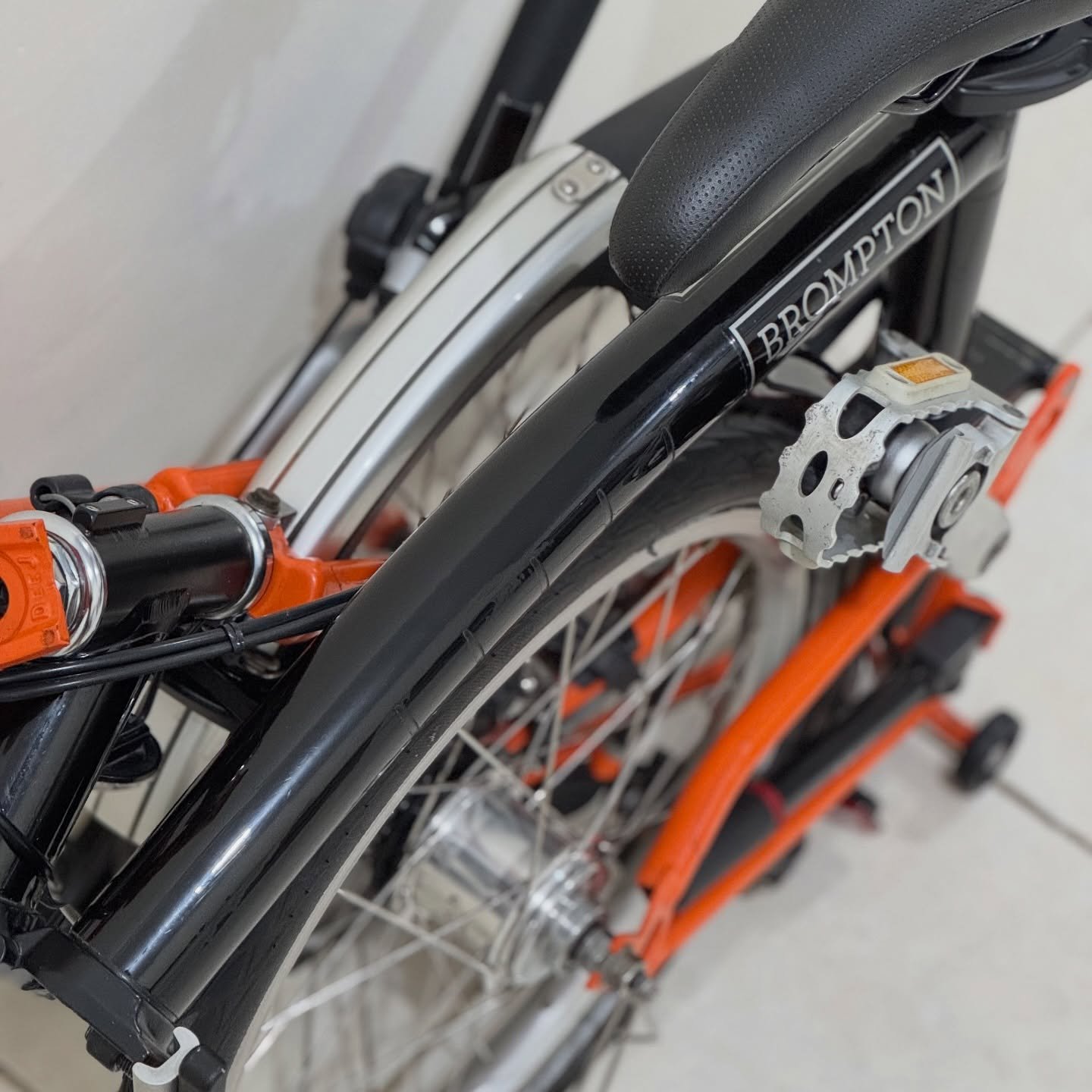 Brompton M6L Black Orange 2019 6 - Brompton Bekas