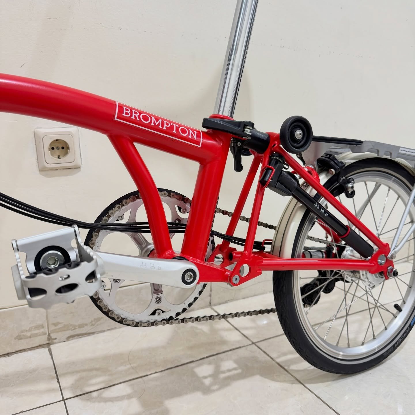 Brompton M6R Red Rocket 2019 Like New 98 Original 3 - Brompton Bekas