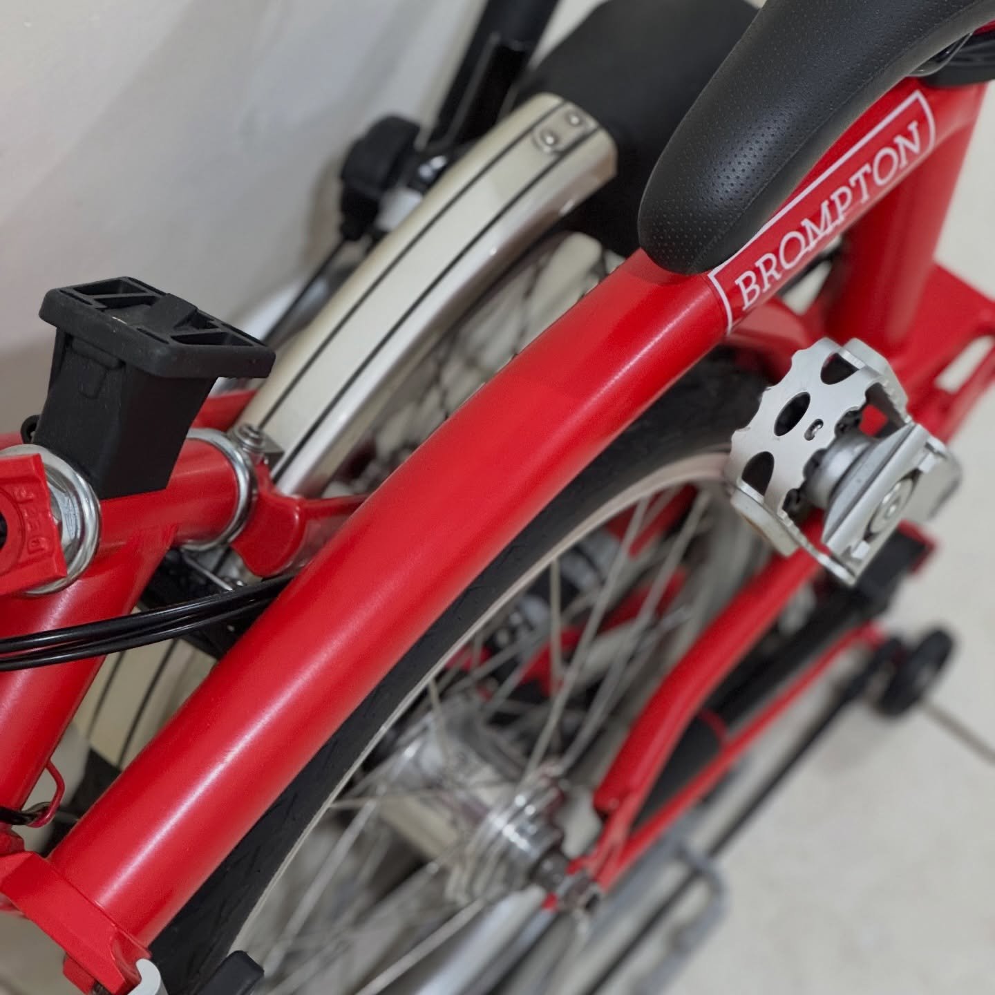 Brompton M6R Red Rocket 2019 Like New 98 Original 5 - Brompton Bekas