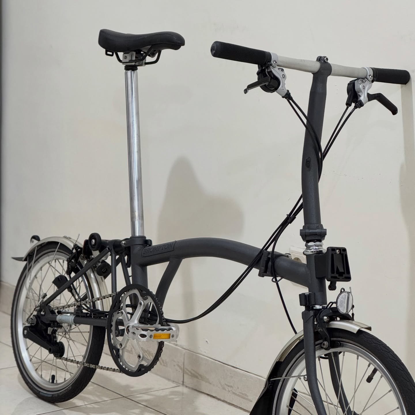 Brompton S6L Black Lacquer Black Edition 2020 3 - Brompton Bekas
