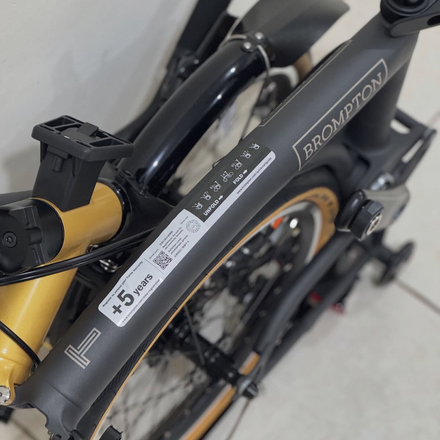 Brompton T Line Ceratech Black Gold Limited Titanium Edition 5 - Brompton Bekas
