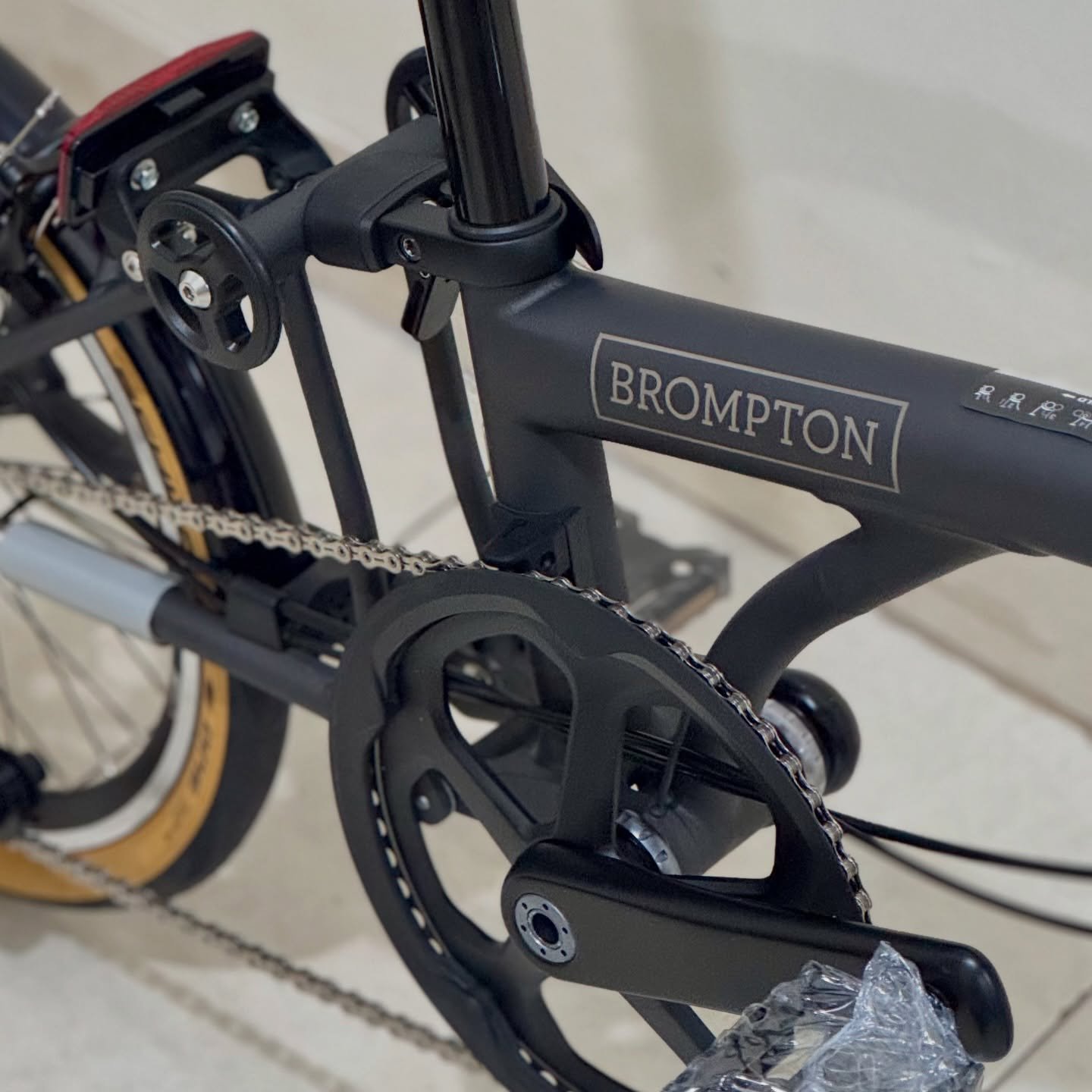 Brompton T Line Ceratech Black Gold Limited Titanium Edition 9 - Brompton Bekas